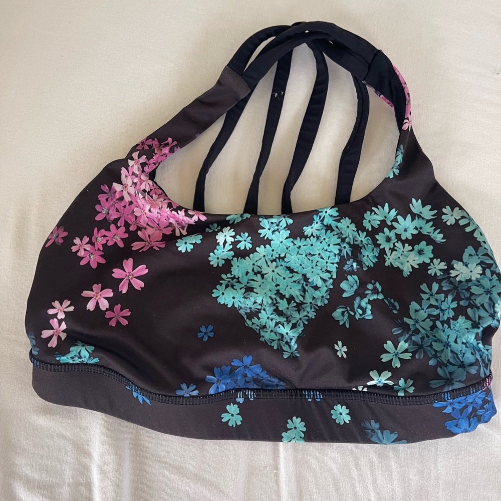 Lululemon sports bra size 4